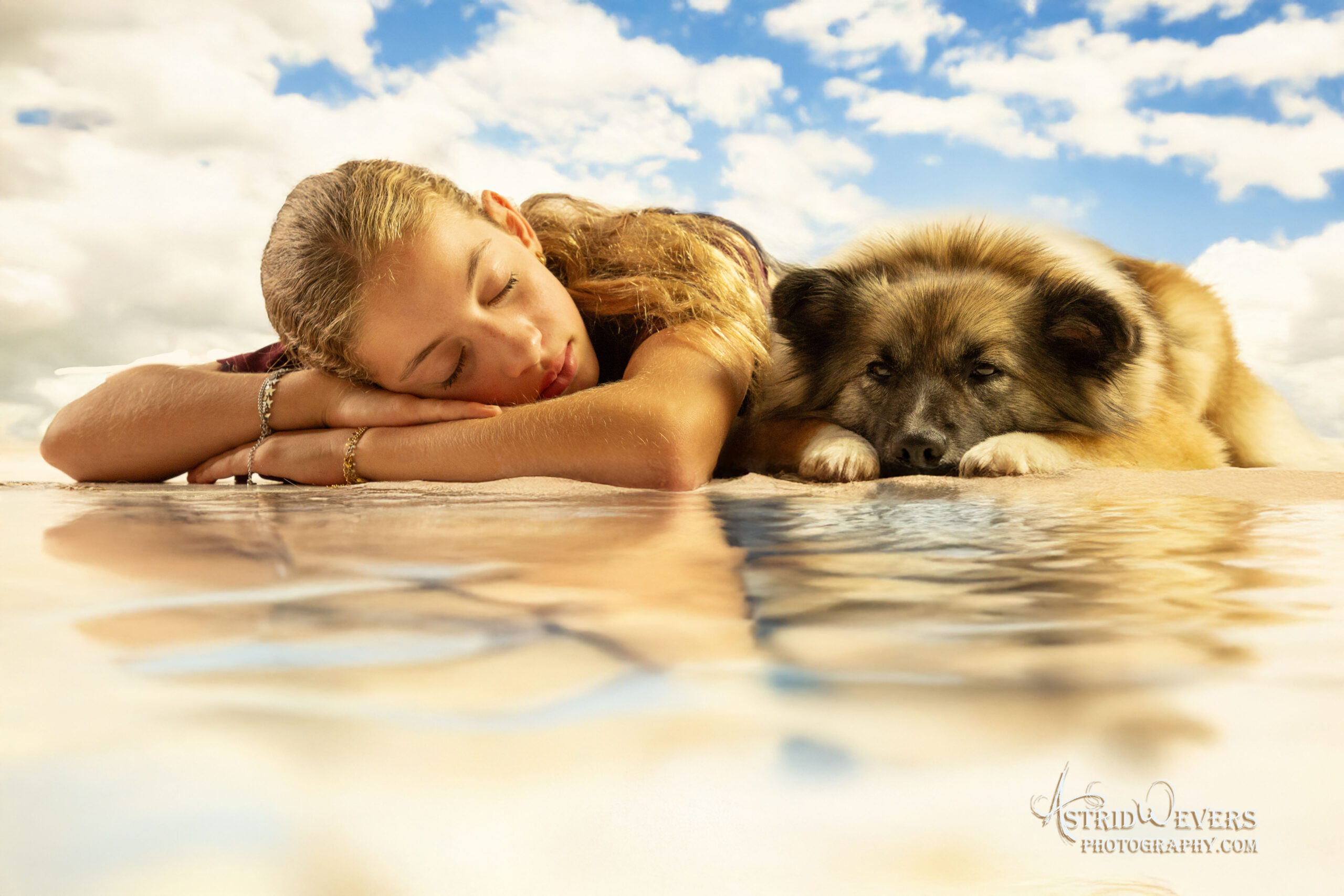 Emily en Sky op het strand